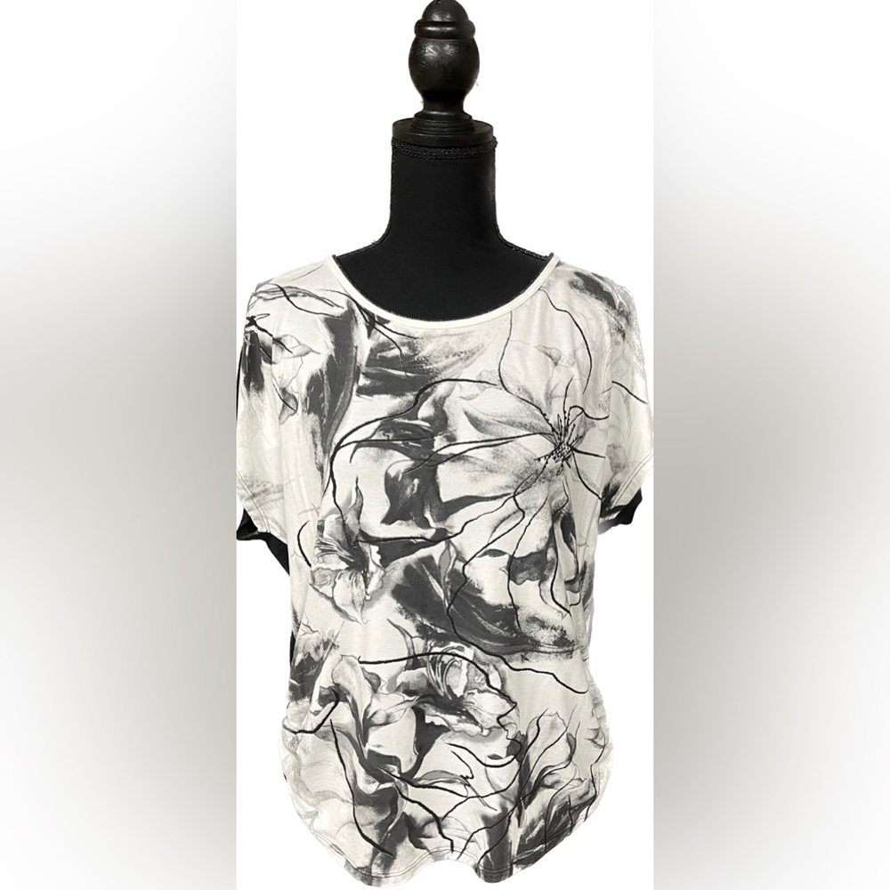 Vanilla Sugar Tee Shirt NWT New Black and White, Floral XL